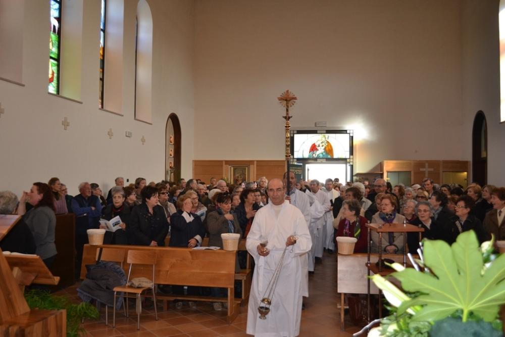 004 Lingresso per la celebrazione